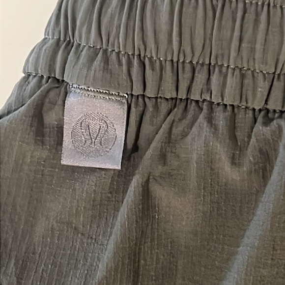 Lululemon Men’s Shorts, Size M - Picture 4 of 8